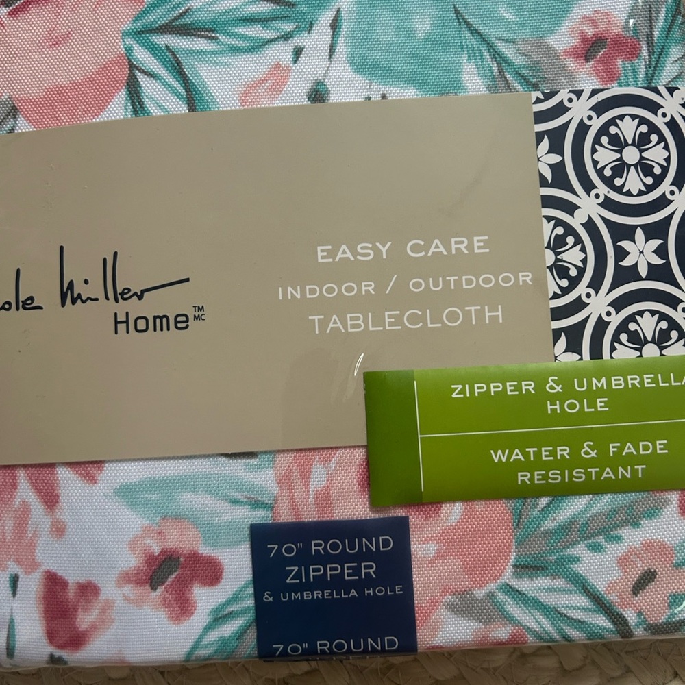 Nicole miller indoor outdoor table cloth watercolor floral round 70” zipper umbr - Picture 2 of 5